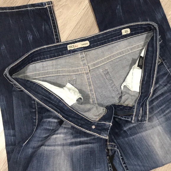BKE DENIM SABRNA DarkWash Embroidered PicketStraight Leg Crops size 32 - Picture 3 of 11